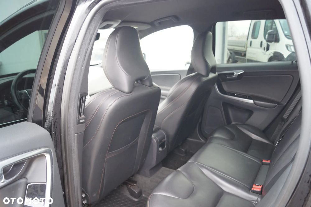 Volvo XC 60 D3 Drive-E Momentum - 19