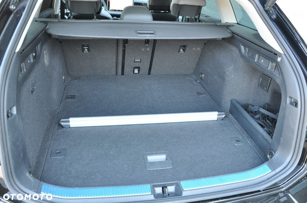 Volkswagen Passat Variant 1.5 TSI ACT mHEV Elegance DSG - 32