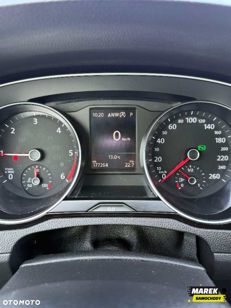 Volkswagen Passat - 12