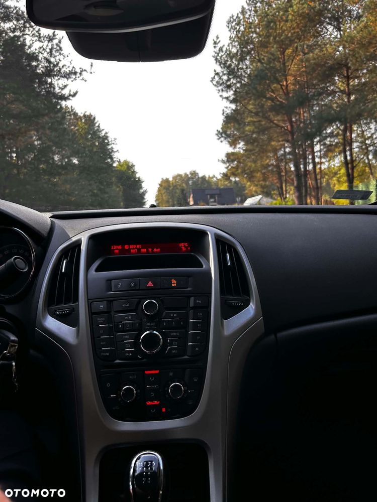 Opel Astra 2013 photo 4