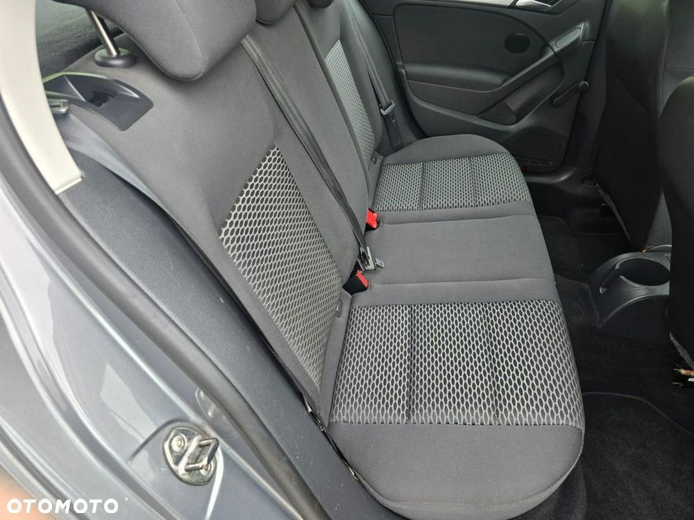 Volkswagen Golf - 25