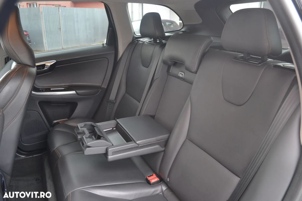 Volvo XC 60 D5 AWD Geartronic Summum - 15