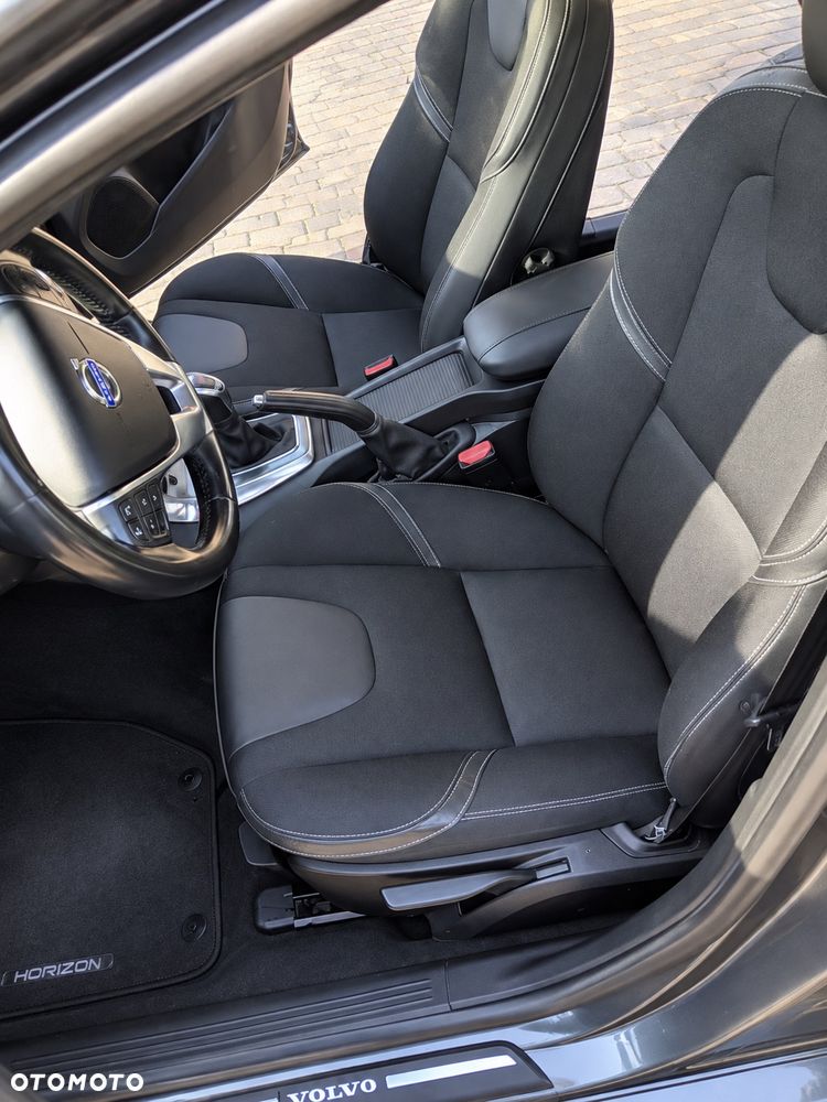 Volvo V40 T3 Momentum - 12