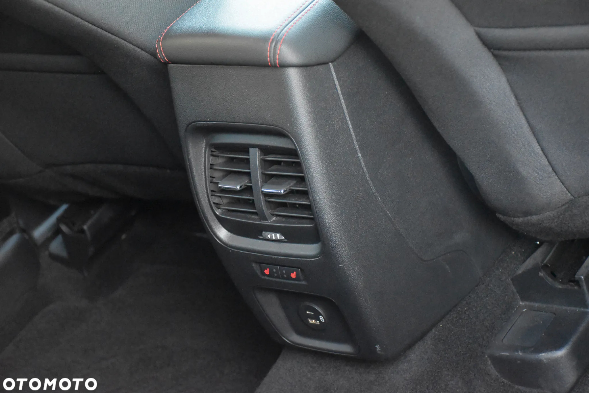 Ford Kuga 2.0 EcoBlue 4x4 ST-LINE X - 31