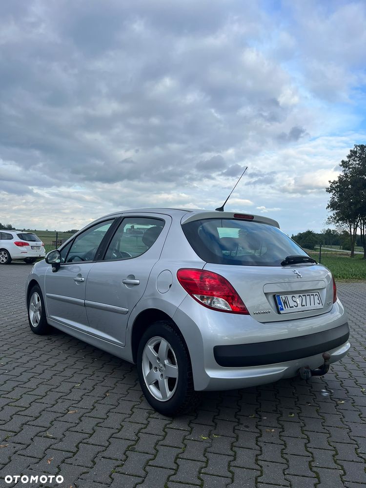 Peugeot 207 2010 photo 5