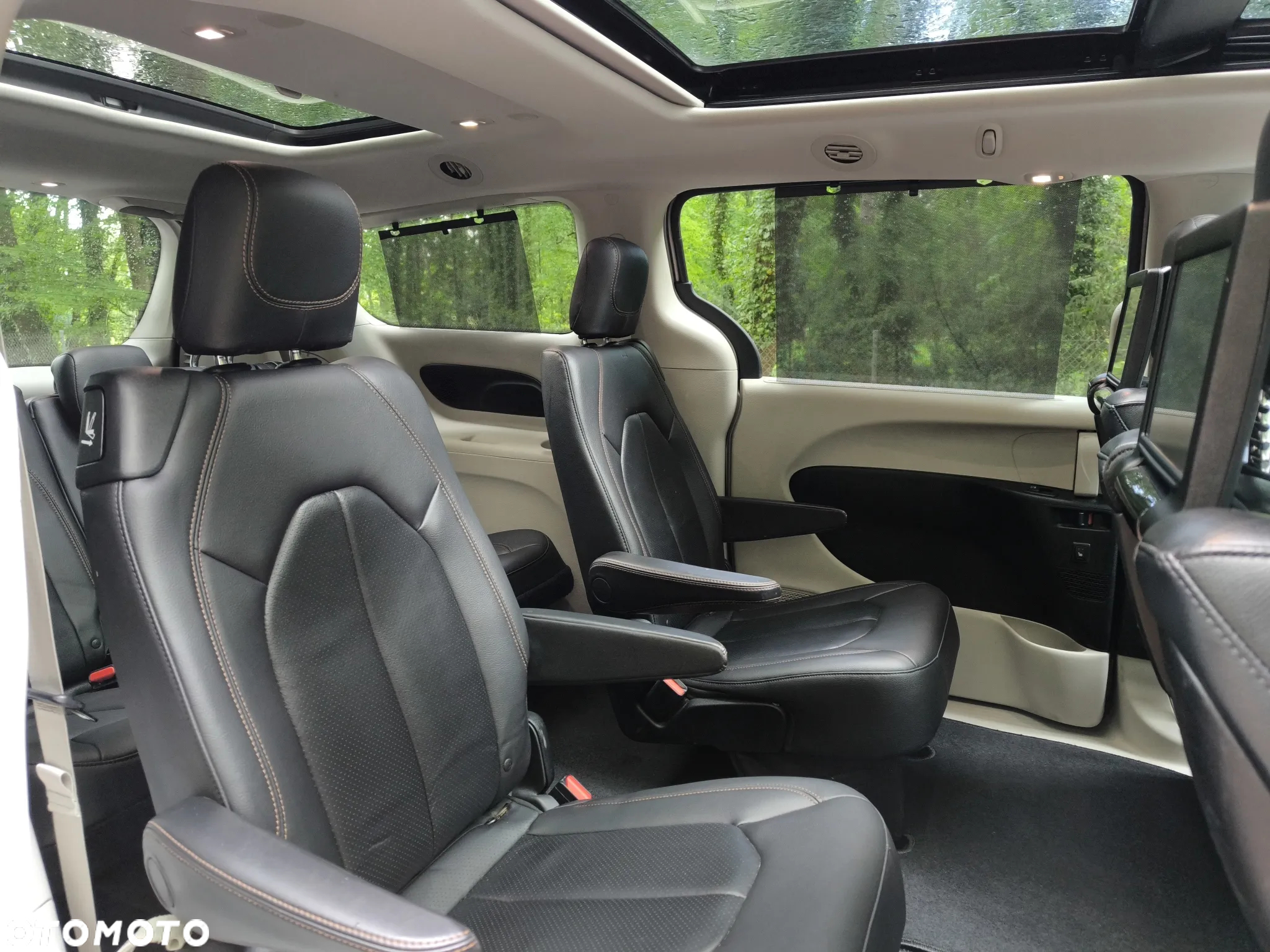 Chrysler Pacifica - 11