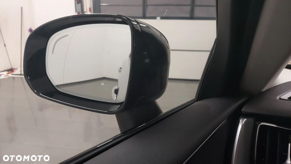 Volvo XC 60 B4 B Plus Dark - 18