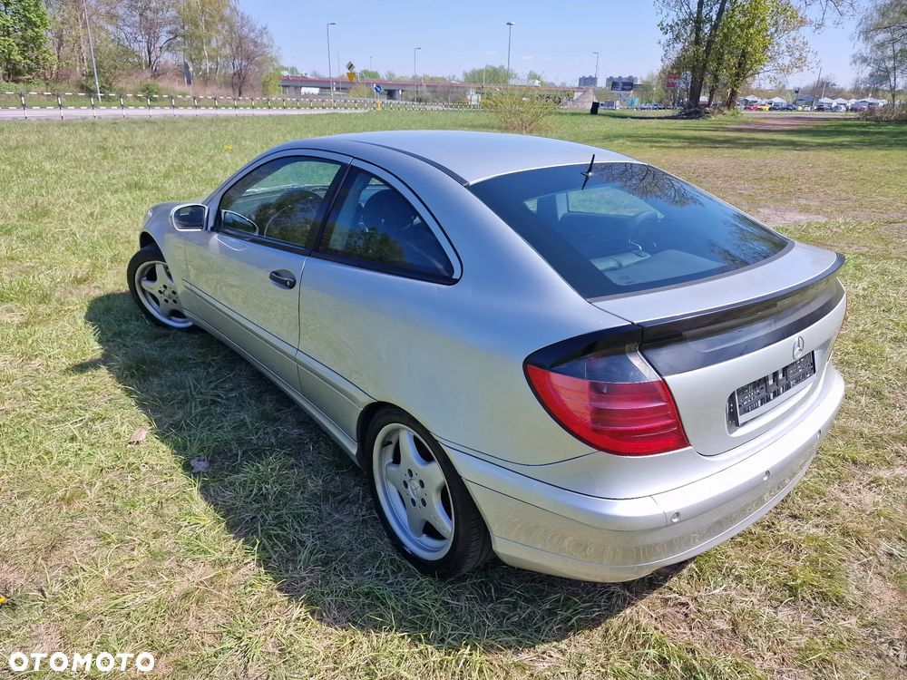 Mercedes-Benz Klasa C 180 Kompressor Sportcoupe - 27