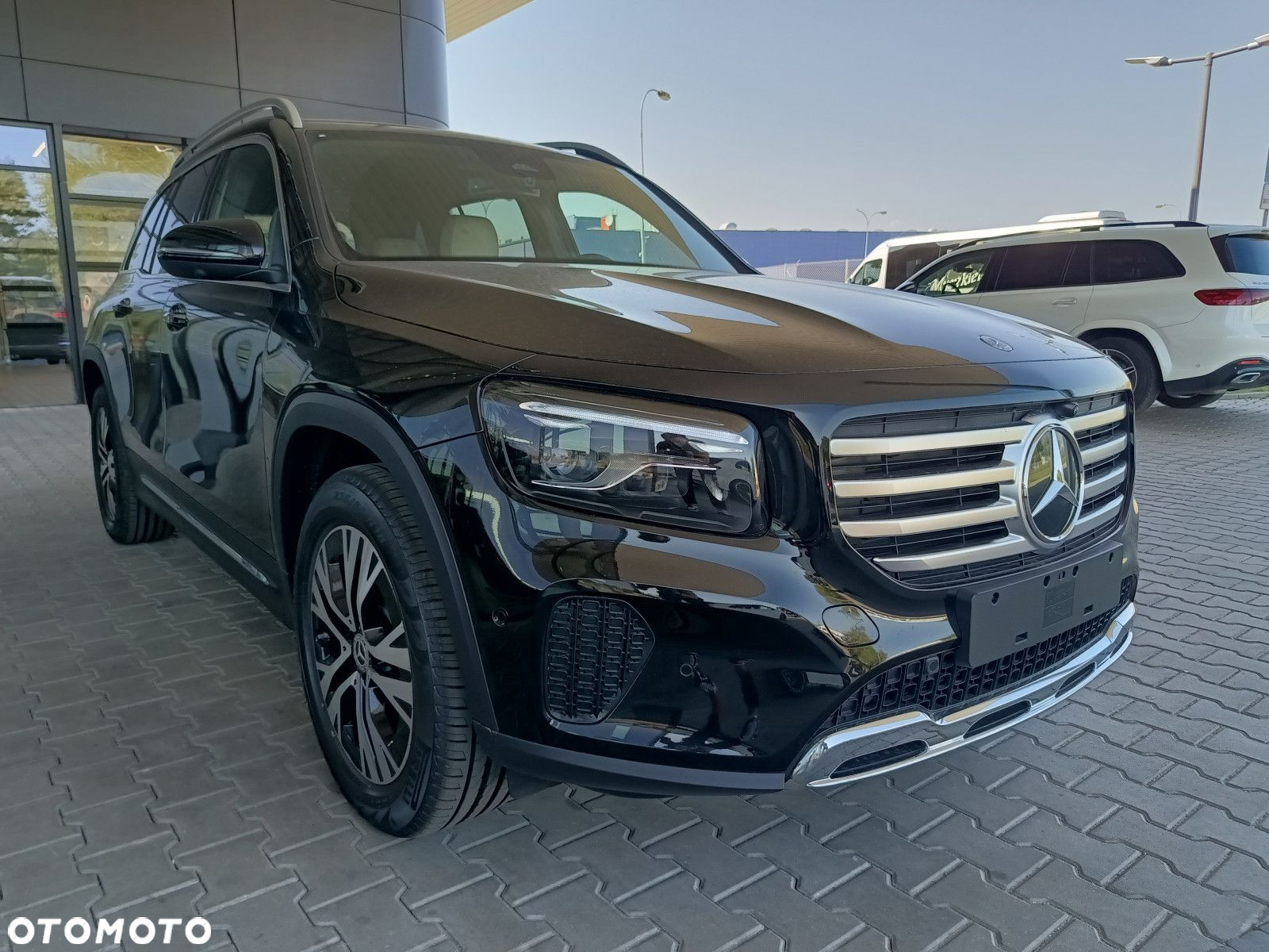 Mercedes-Benz GLB - 4