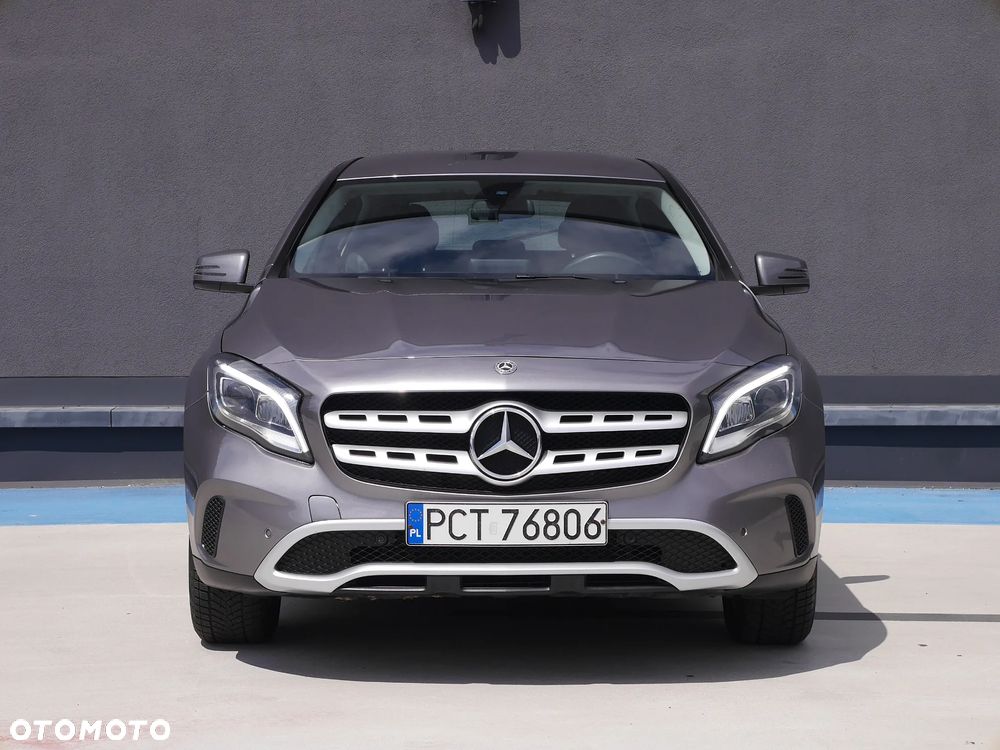 Mercedes-Benz GLA 180 7G-DCT - 4
