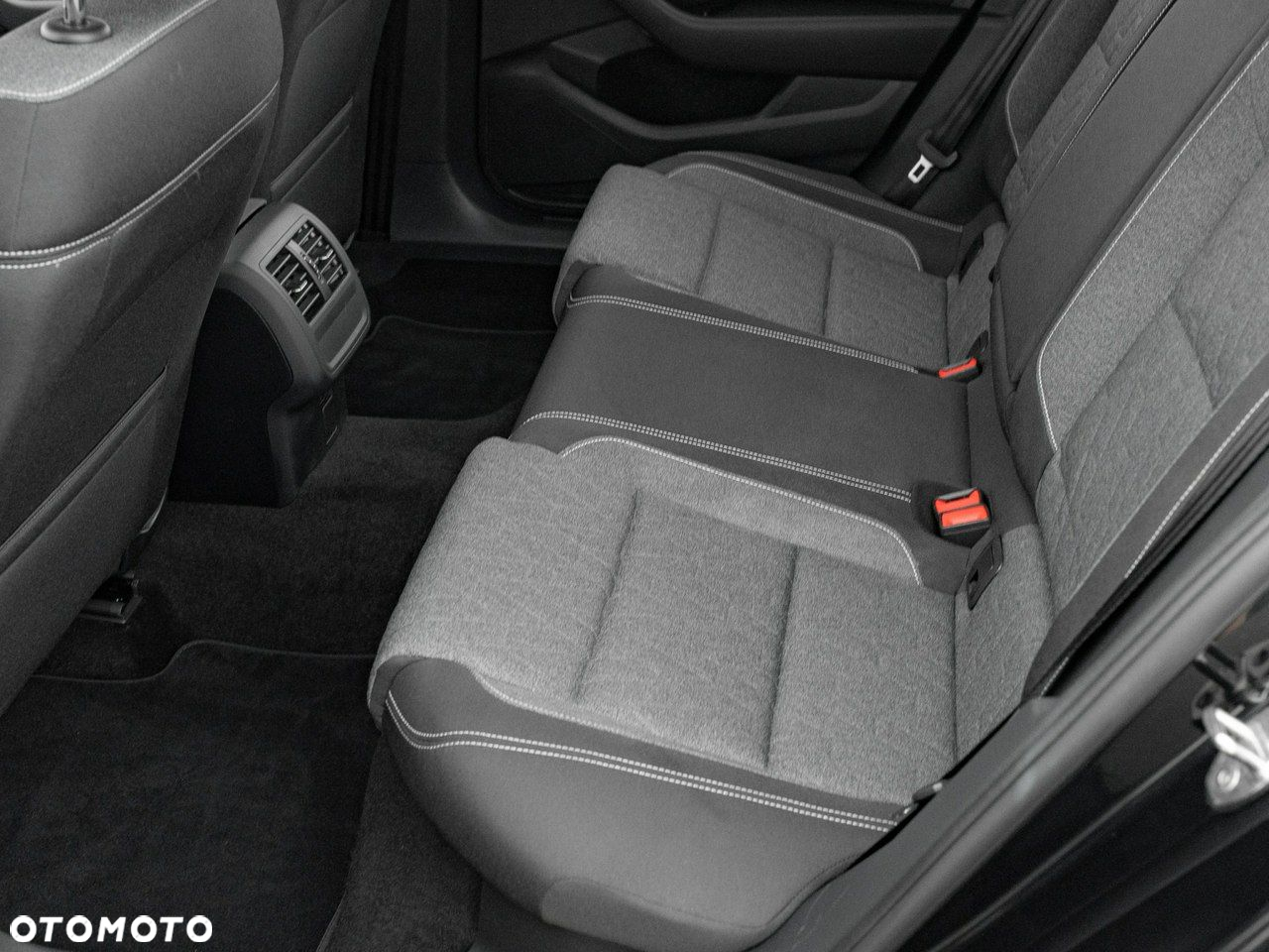 Volkswagen Passat 1.5 TSI EVO Business DSG - 25