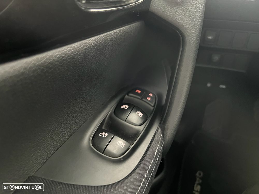 Nissan Qashqai 1.3 DIG-T N-Connecta - 19