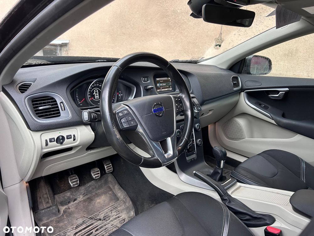 Volvo V40 ver-d3-drive--e-momentum - 2