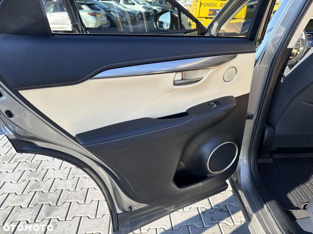 Lexus NX 300h Comfort AWD - 30