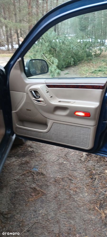 Jeep Grand Cherokee - 12