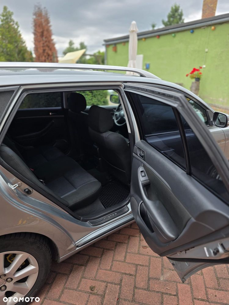 Toyota Avensis 2.0 D-4D Luna - 11