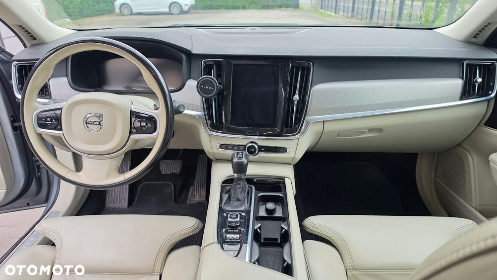 Volvo V90 D4 Momentum Pro - 9