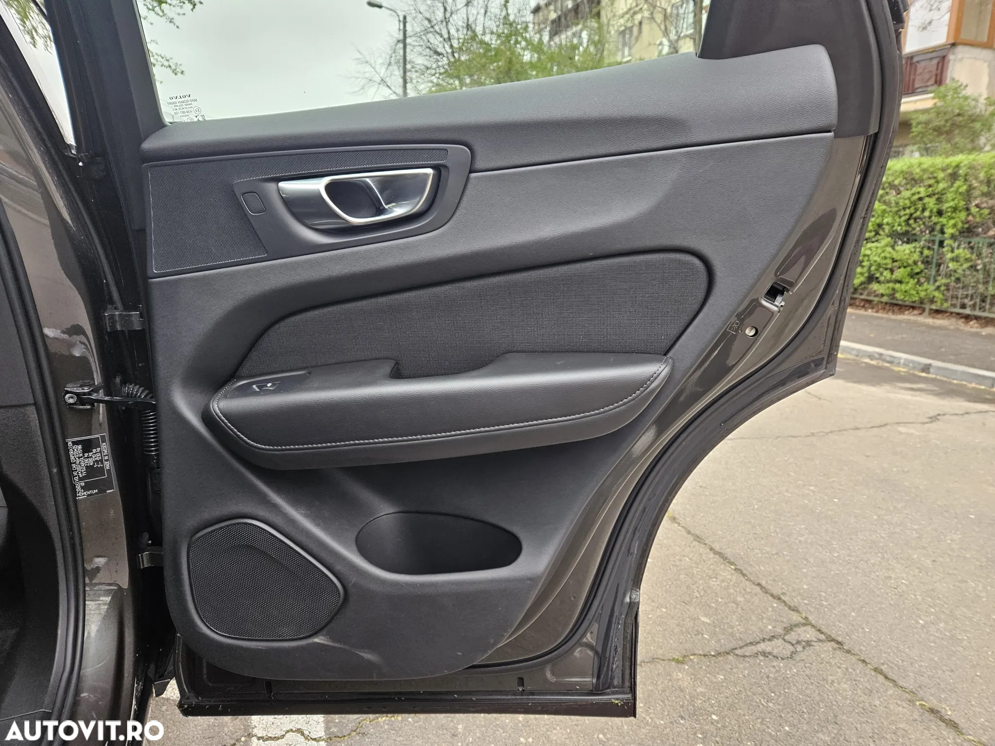 Volvo XC 60 D4 Momentum Pro - 27