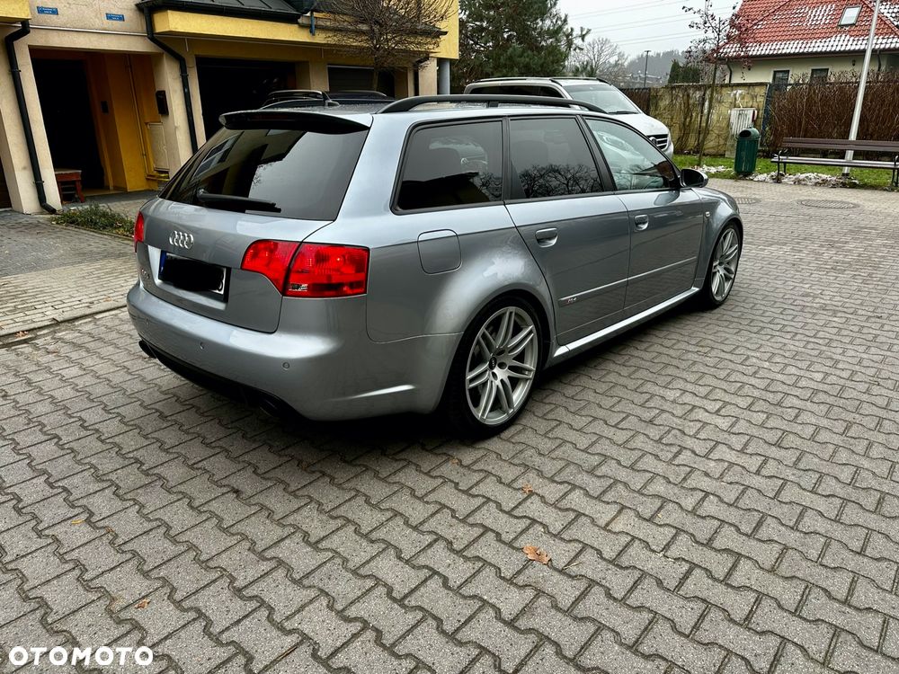 Audi RS4 Avant - 11