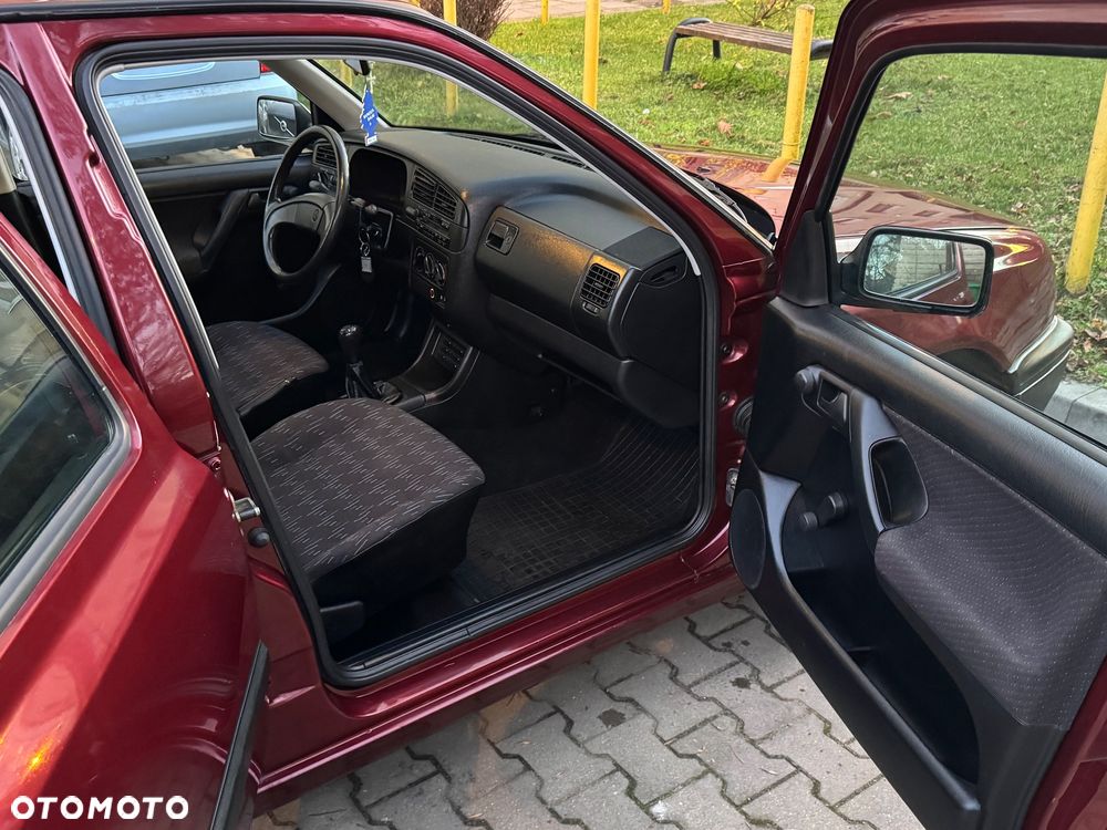 Volkswagen Golf 1.6 - 4