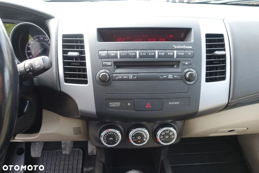 Mitsubishi Outlander 2.0 DID Intense + - 28