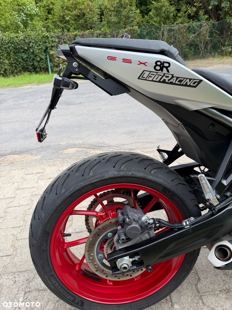 Suzuki GSX - 22