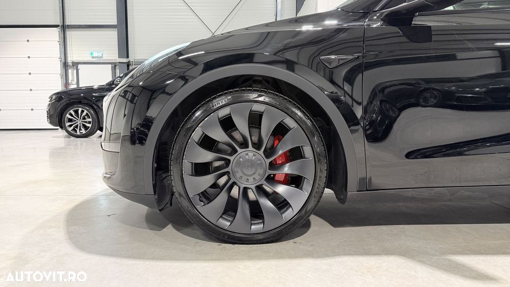 Tesla Model Y - 18