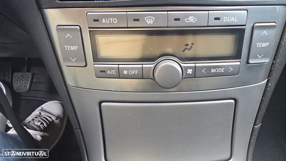 Toyota Avensis SW 2.2 D-4D - 18