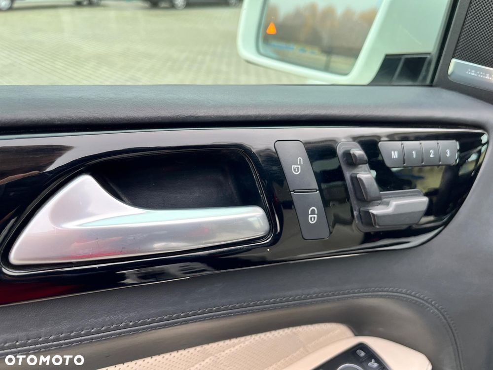 Mercedes-Benz GL 400 4Matic 7G-TRONIC - 17