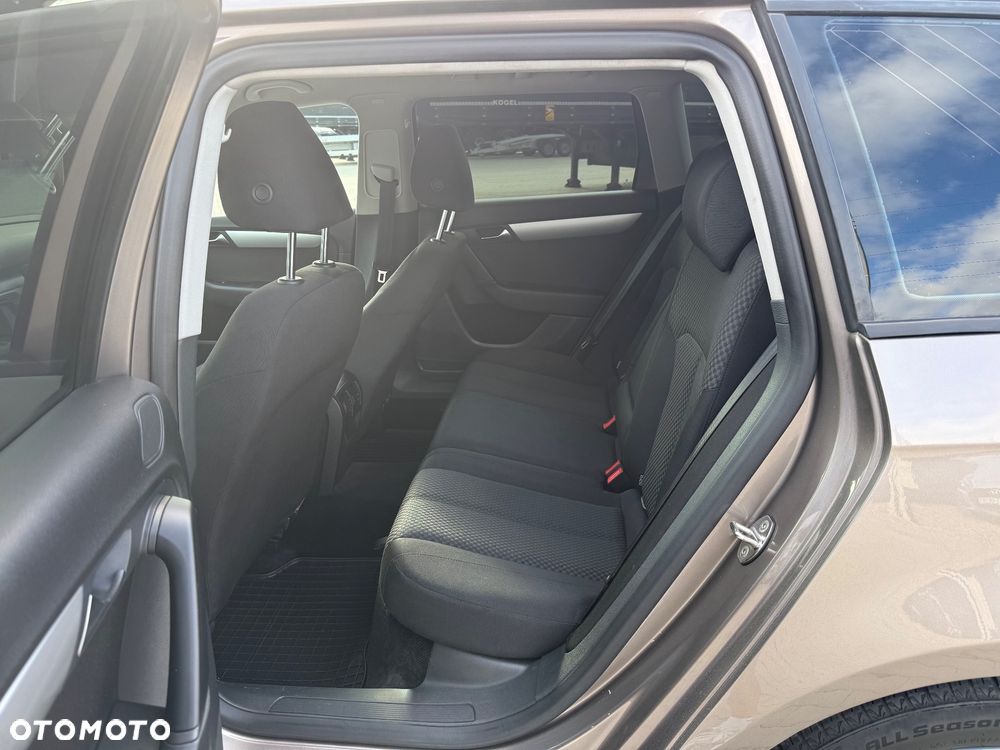 Volkswagen Passat 2.0 Blue TDI SCR Comfortline - 16