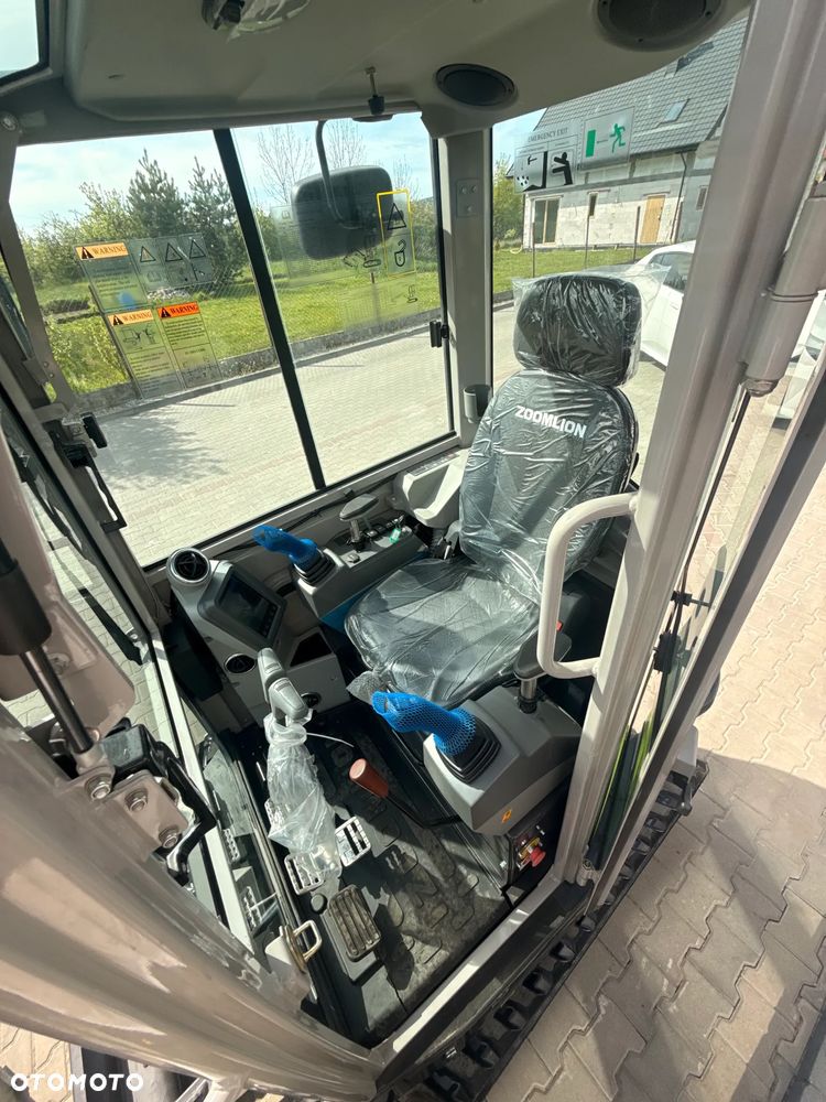 Zoomlion ZE26GU | FABRYCZNIE NOWA | Silnik KUBOTA | 3 ŁYŻKI | SZYBKOZŁĄCZE HYDRAULICZNE | ZE27GU - 26