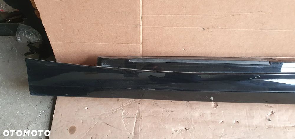 Listwa progowa lewa BMW I E87 Lift 668/9 7184353 - 2