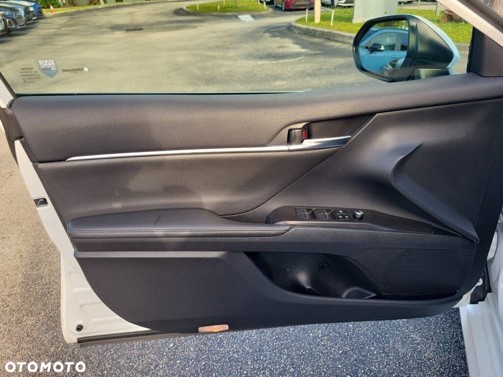 Toyota Camry Executive - 14