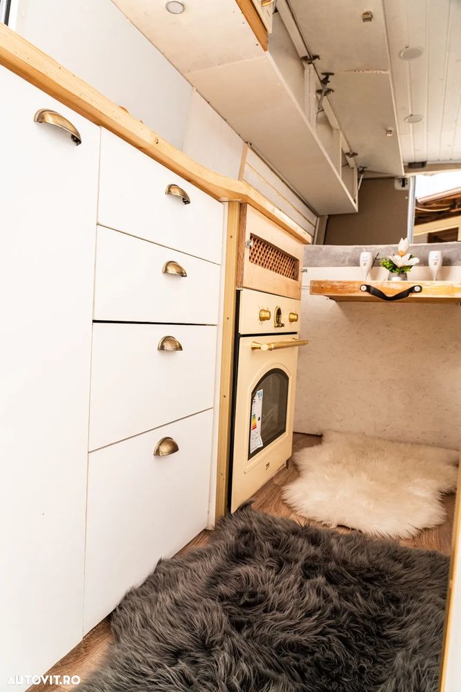 Mercedes-Benz Sprinter - 13