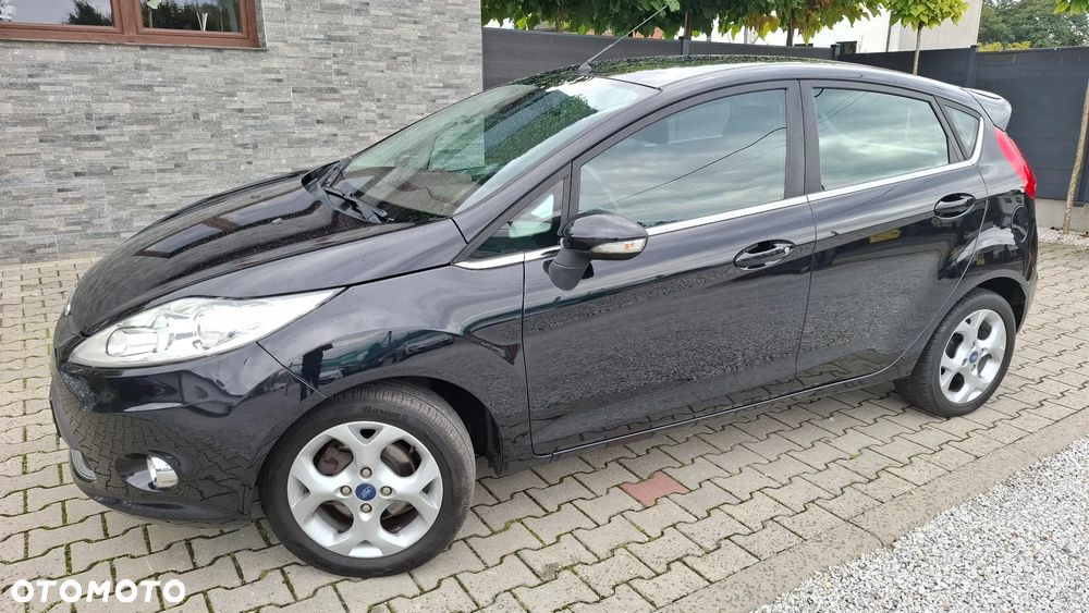 Ford Fiesta 2011 photo 2