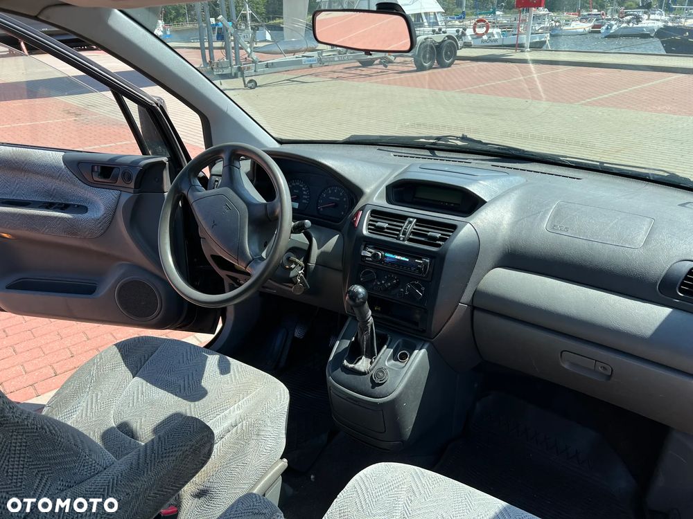 Mitsubishi Space Wagon 2.4 GDI Family - 23