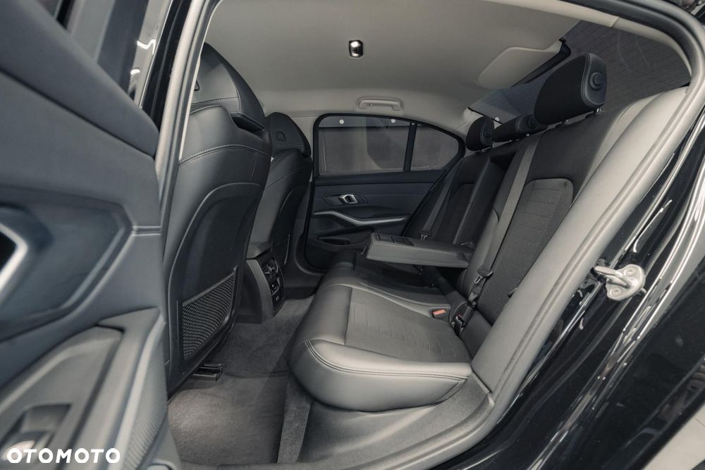 BMW Seria 3 330i Advantage - 15