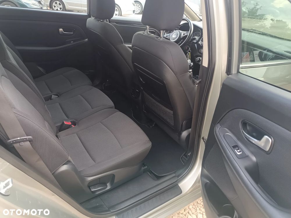 Kia Carens 1.7 CRDi 115 Dream Team Edition - 31
