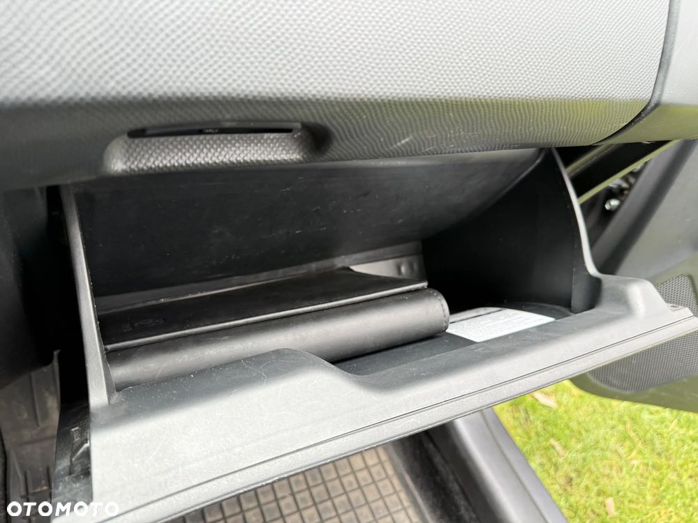 Toyota Yaris 1.33 Premium - 27