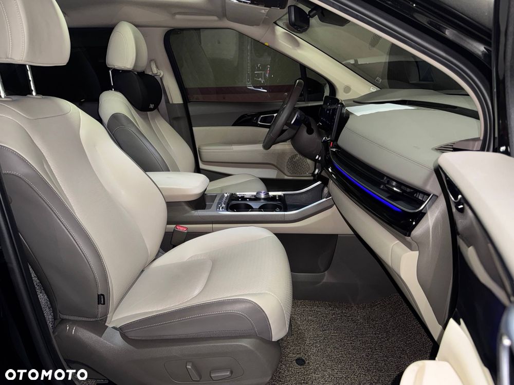 Kia Carnival - 16