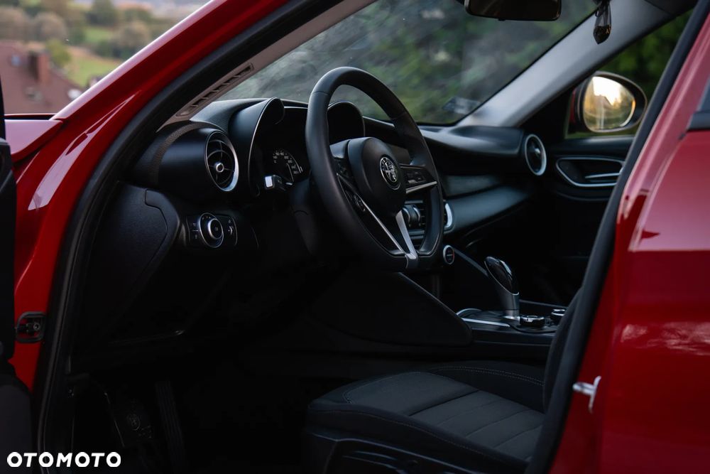 Alfa Romeo Giulia 2.0 Turbo Business - 23