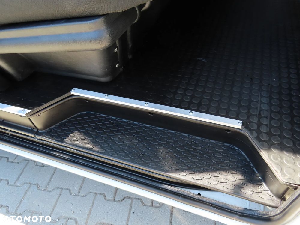 Iveco DAILY 35S18 DOKA Dubel Brygadowy MIXTO 7-Mio Os.+812 Kg Ład. POWER 3.0 HPI 180 KM Hi-Matic Automat L4H2 Rozstaw Osi 4100 mm WZMACNIANY FULL OPCJA Wyposażenia Gwarancja Fabryczna HAK 3500 KG Stan Auta Jak Z Salonu NOWY - 22