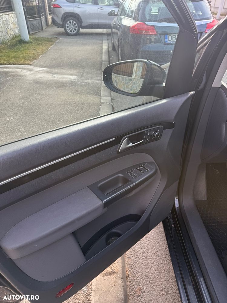 Volkswagen Touran 2.0TDI Highline - 6
