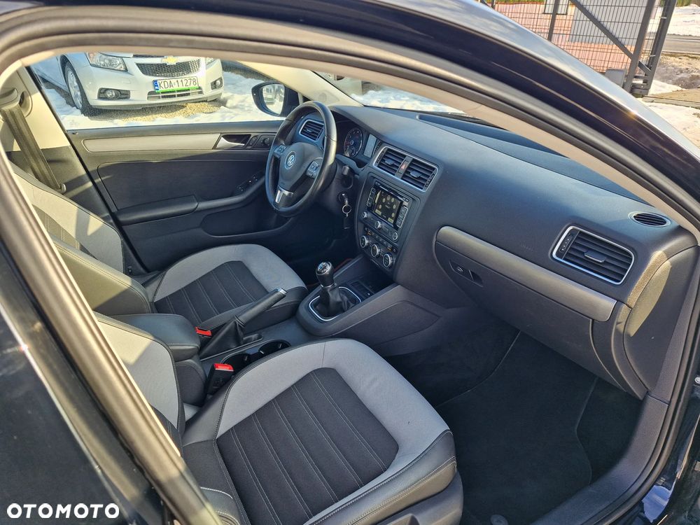 Volkswagen Jetta - 24