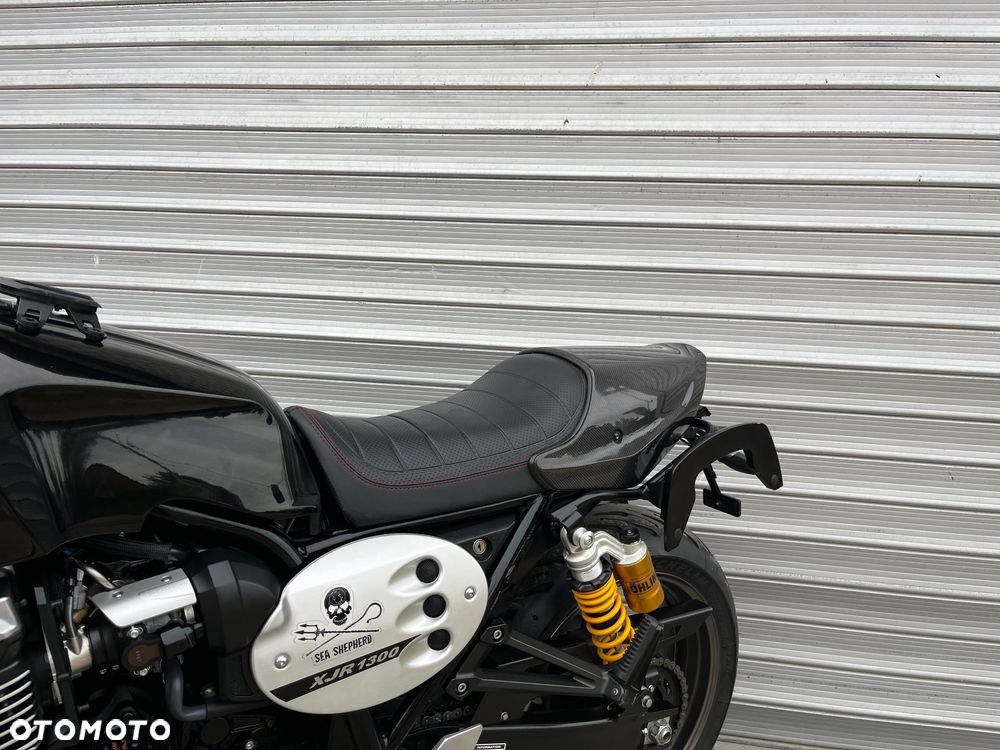 Yamaha XJR - 33