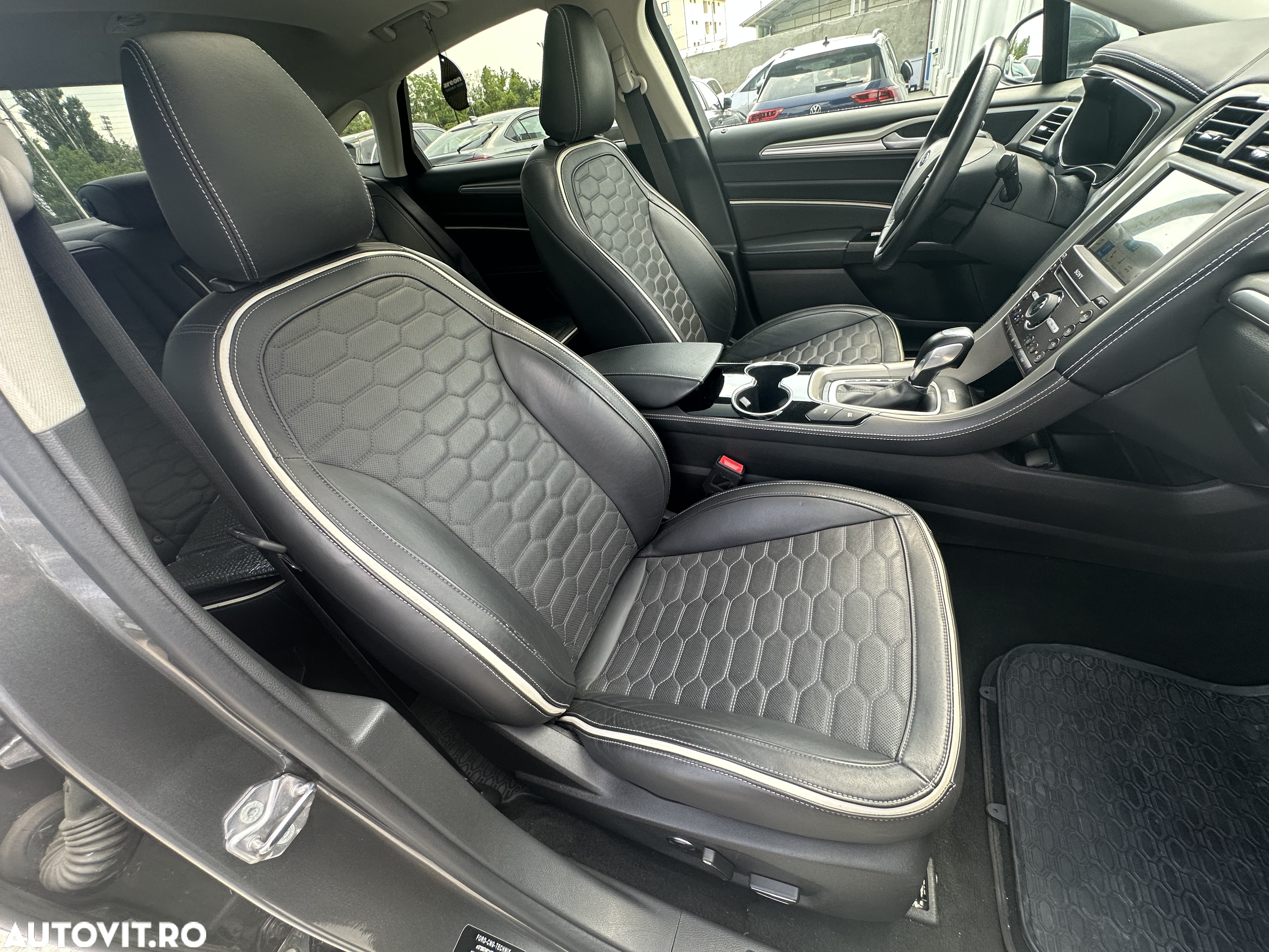 Ford Mondeo 2.0 HEV Vignale - 18