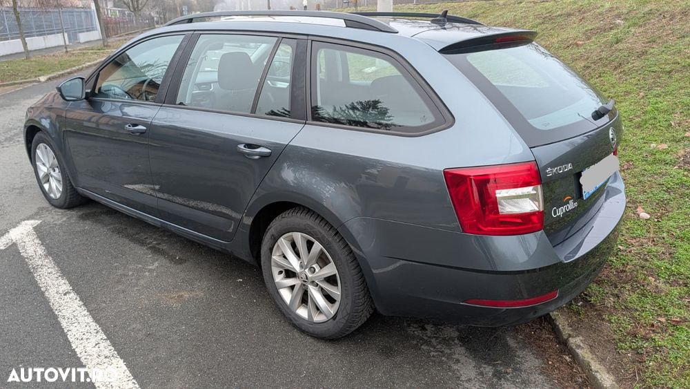 Skoda Octavia 1.6 TDI DSG Ambition - 5