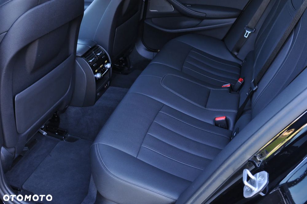 BMW Seria 5 520d xDrive Sport Line sport - 17