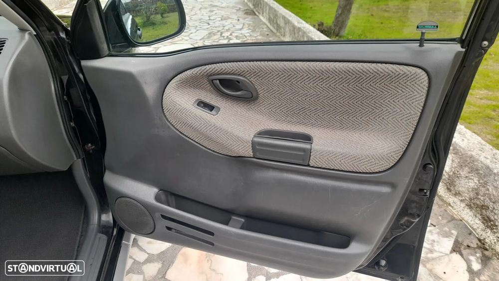 Suzuki Grand Vitara Metal Top 2.0 L - 34