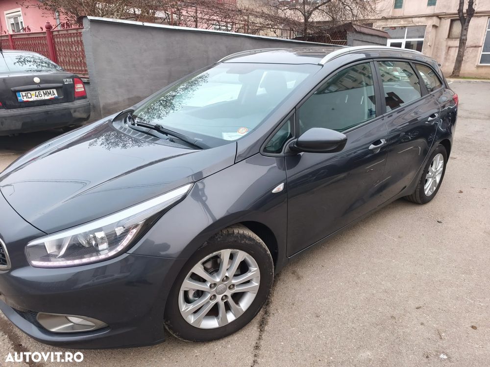 Kia Ceed 1.6 CRDi 128 ISG SW Platinum Edition - 8